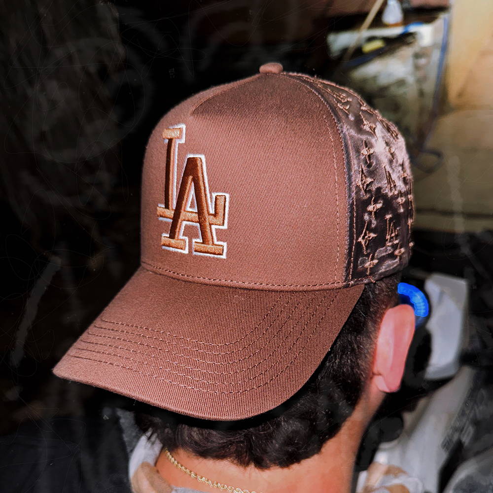 "LA" MONOGRAM