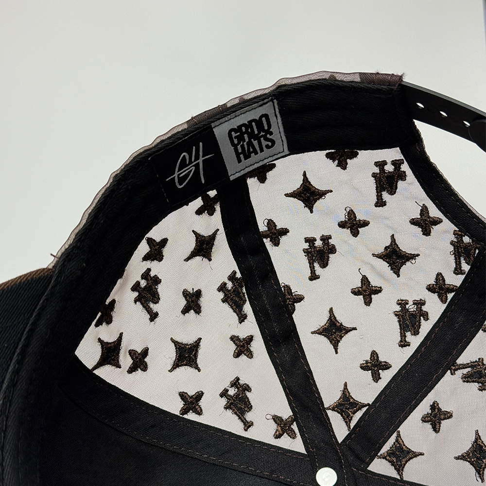 "LA" MONOGRAM