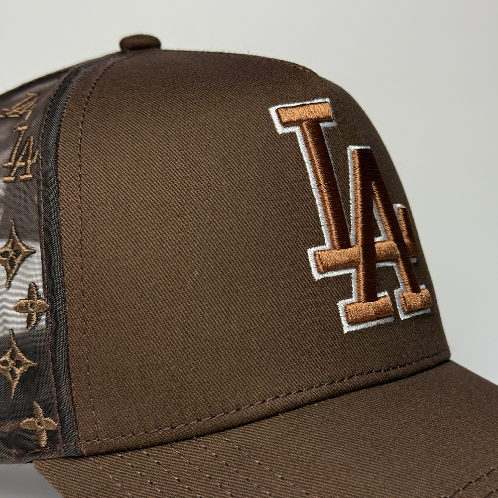 "LA" MONOGRAM